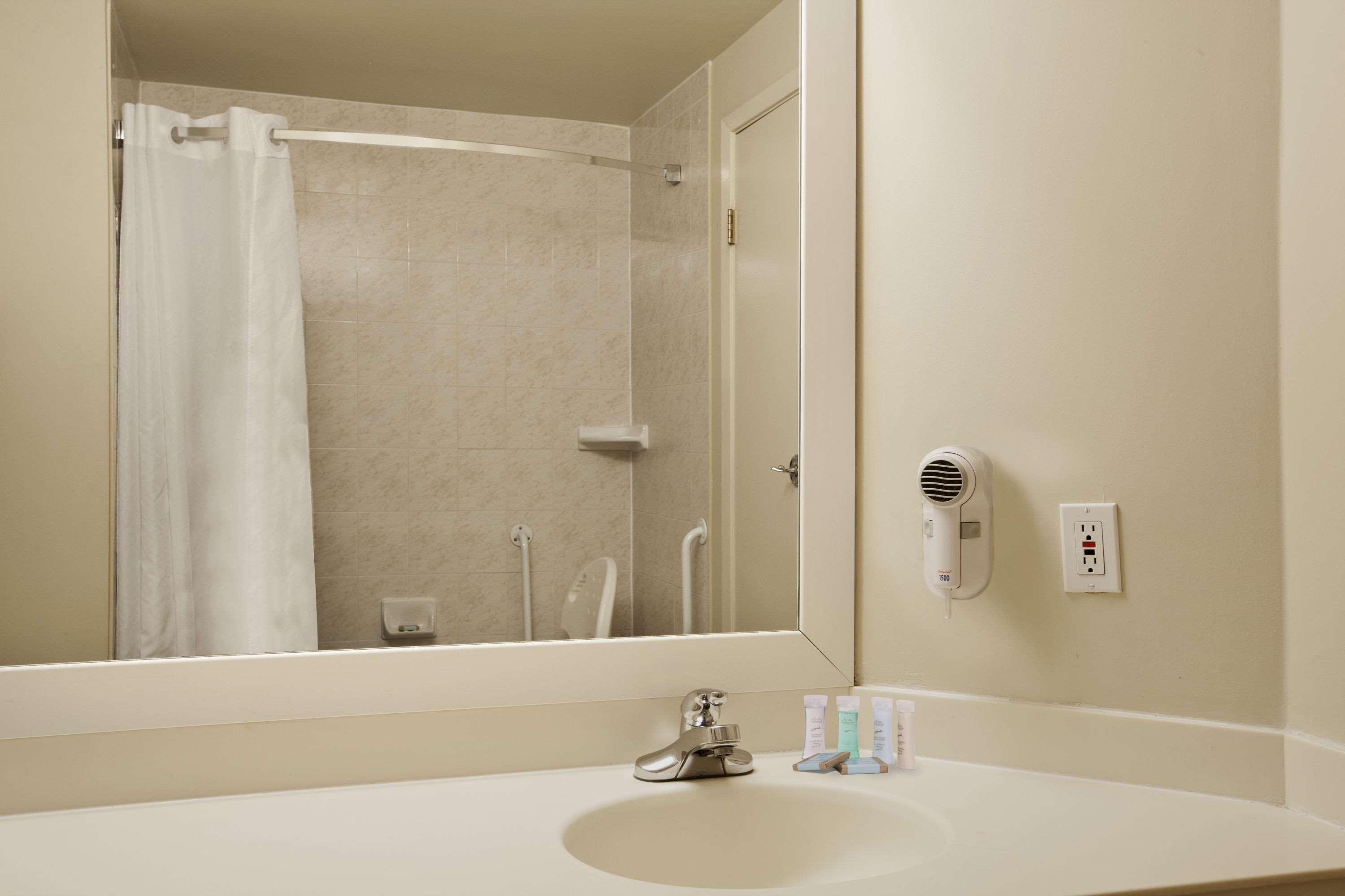 Travelodge By Wyndham Ottawa West Eksteriør bilde